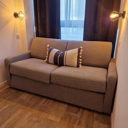 A 2 Pas De La Promenade Des Appartement