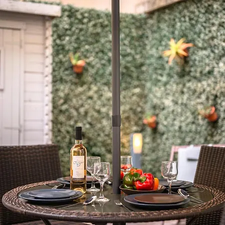 Charme Nicois Avec Terrasse En *