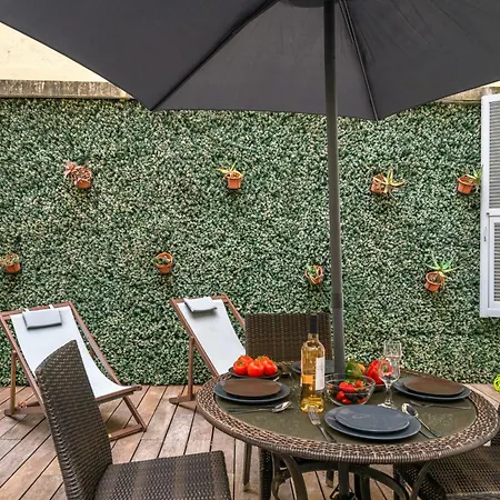 Charme Nicois Avec Terrasse En Lägenhet