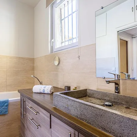 Апартаменты Guisol - Typical 3 Bedroom Ac Near Port Ницца