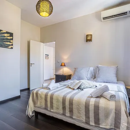 Guisol - Typical 3 Bedroom Ac Near Port Апартаменты