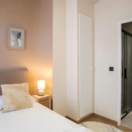 #52 Etoile ,central, Balcony, Ac-5 Min P Massena Nice