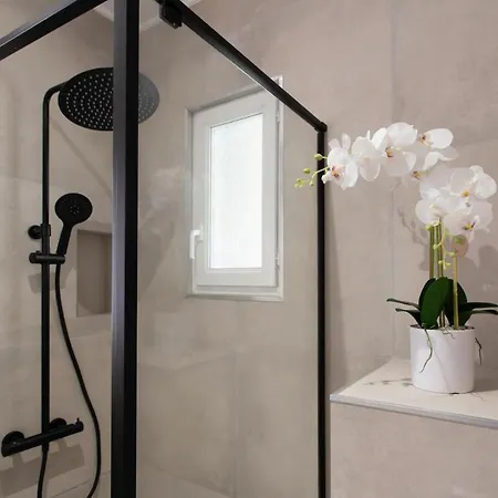 #52 Etoile ,central, Balcony, Ac-5 Min P Massena *