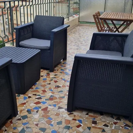 26m2 Avec Terrasse 16m2 아파트