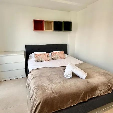 Cozy For 4 - Wifi & Air Conditioning *
