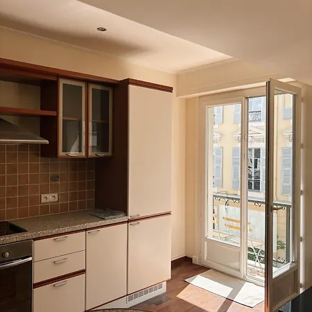 Hyper-centre, Air-conditioned With Balcony Appartamento