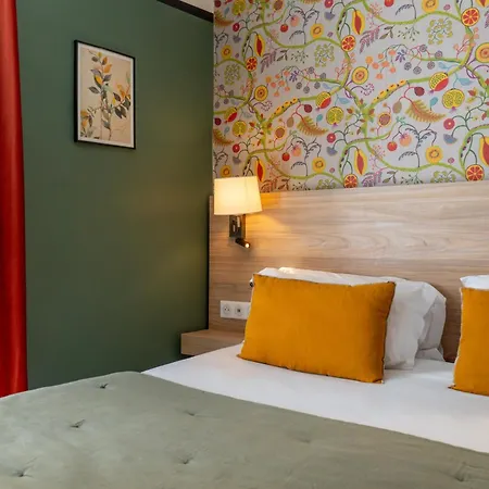 Hotel De France, Un Ammi
