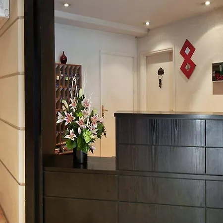 尼斯卫城阿德吉奥公寓式酒店 公寓式酒店 2*