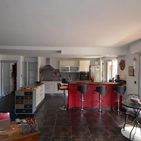 Apartment Rouge Indien