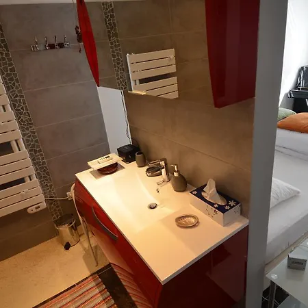 Rouge Indien Apartment