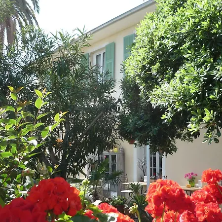 Logis Victorine Hotel 2*