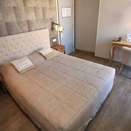 H33 Hotel 2*