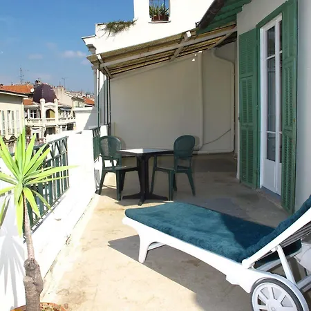 Marly's Otel 2*
