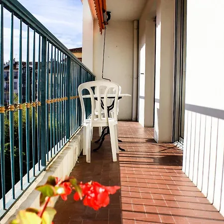 Apartment Escapade 8 *