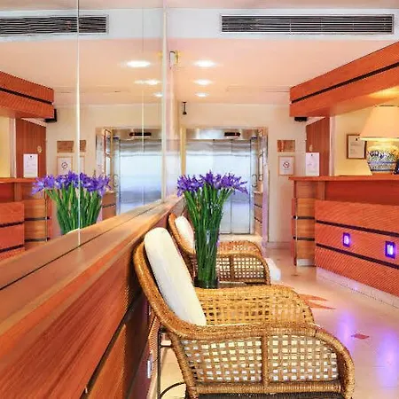 The Deck By Happyculture Hotel