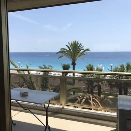 Tanagra Apartment *