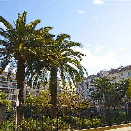 Aria Hotel 3*