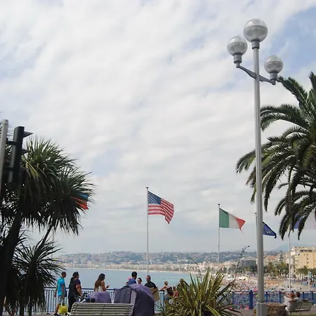 Les Palmiers A 700m De La * Nizza