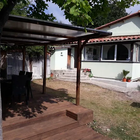 Maison Mitoyenne 68m², 2 Pieces + Veranda, Jardin 100m² Avec Pergola, Vue