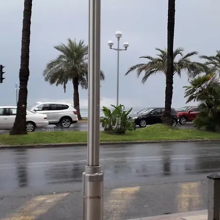 Promenade Des Anglais Petit Studio Au Calme Apartment