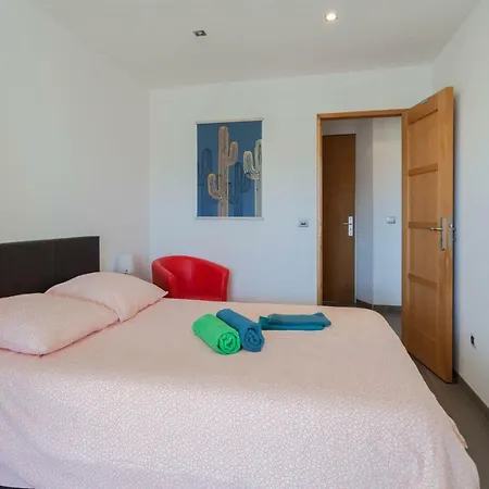 La Casa Reine Jeanne- Pres De La Gare - Wifi - Parking - Neuf Et Confort Appartement *