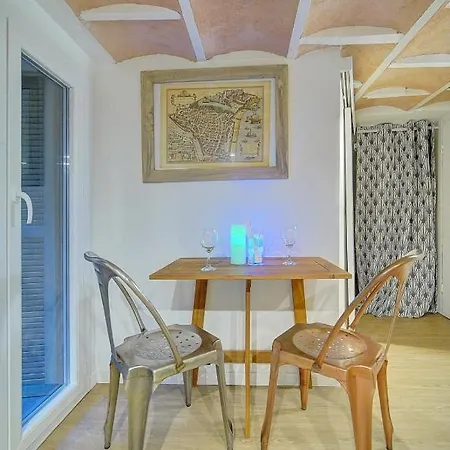 #31 Comfy Place In The Old Town Balcony & Ac 2min To Beach Apartment *