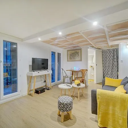 #31 Comfy Place In The Old Town Balcony & Ac 2min To Beach Apartment