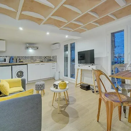 Apartment #31 Comfy Place In The Old Town Balcony & Ac 2min To Beach