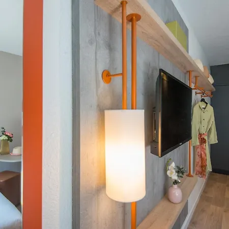 Ibis Budget Californie Lenval Hotel 2*