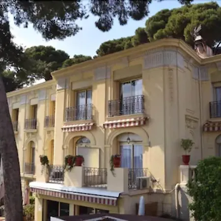 Petit Palais Hotel 4*
