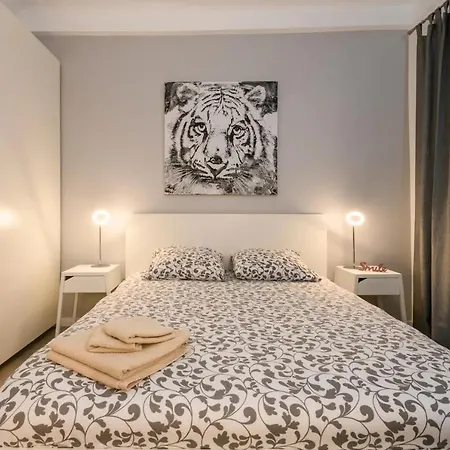 Le Classy - 2br W Ac - Confort And Style At The Heart Of Welkeys Apartment