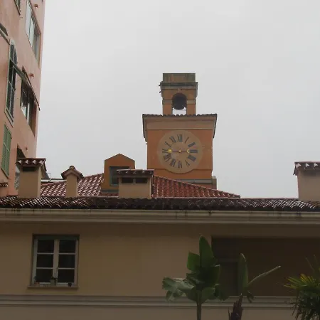 Le Ptit Niçois Sur Le Port *