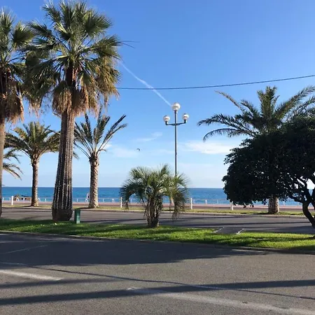 Promenade Des .
