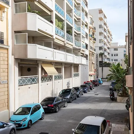 Promenade Des .