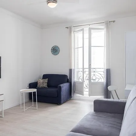 Promenade Des . Apartment