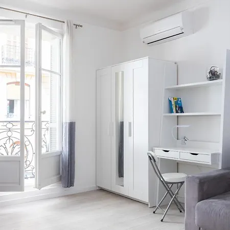Promenade Des . Apartment