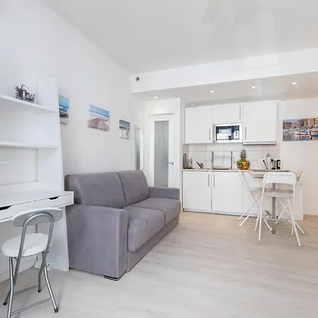 Promenade Des . Apartment