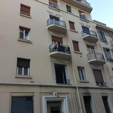 F1 Mezzanine Centre Nice, 1 à 4 Personnes, Quartier Libération Appartement