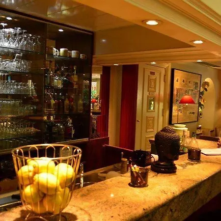 Hotel Petit Palais 4*