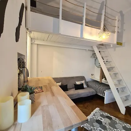 Appartement F1 Mezzanine Centre Nice, 1 à 4 Personnes, Quartier Libération Nice
