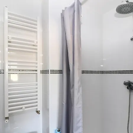 Sophies Homes And Promenade Des Apartment