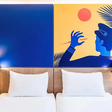Ibis Styles Aeroport Arenas Otel