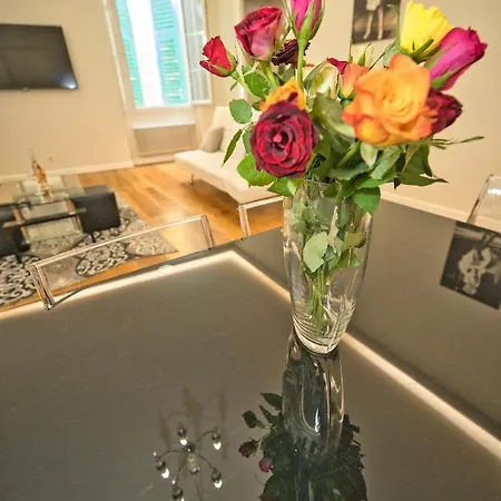 Old Town Luxury 3 Beds Apartment