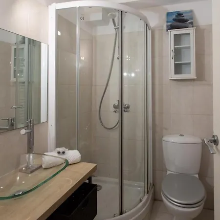 Air-conditioned Furnished Ideal For Couples