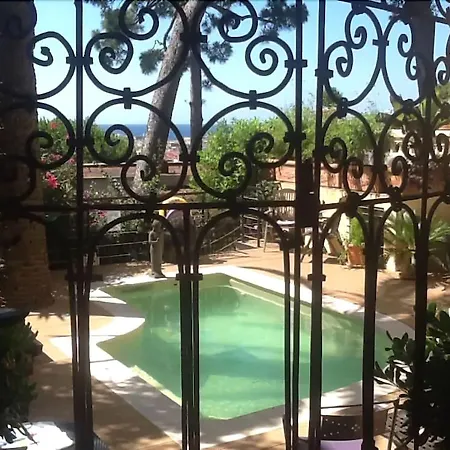 Hotel Petit Palais 4*