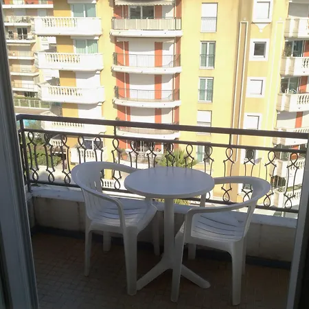 Magnan Hotel 2*