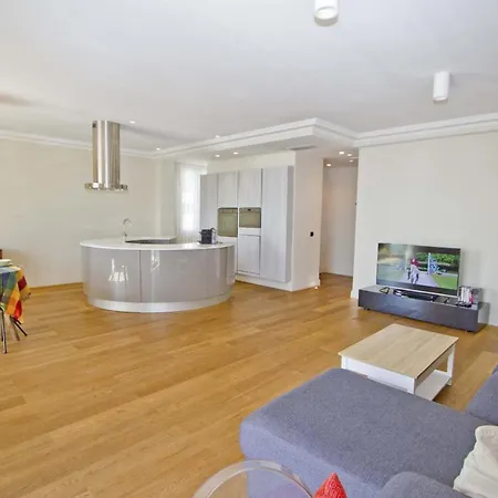 Sea Front Cedres Promenade Apartment *