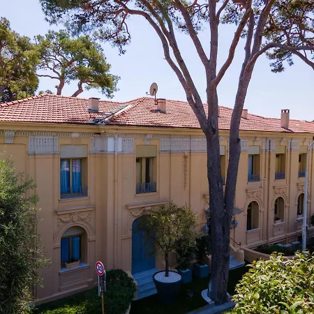 Hotel Petit Palais 4*