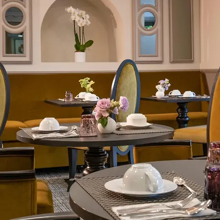 Hotel Petit Palais 4*
