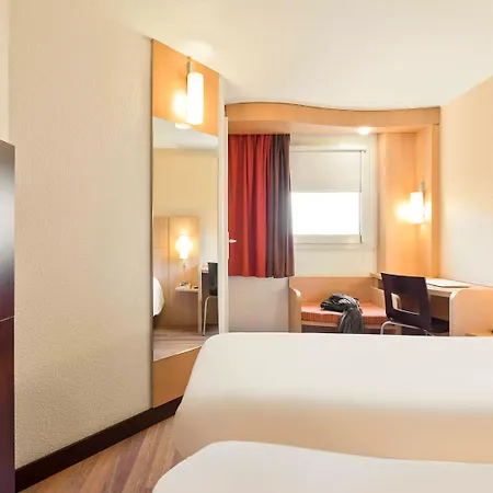 Ibis Centre Gare Otel 3*